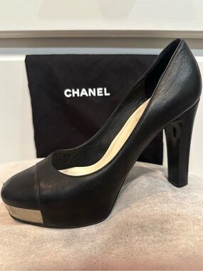 Chanel Pumps
